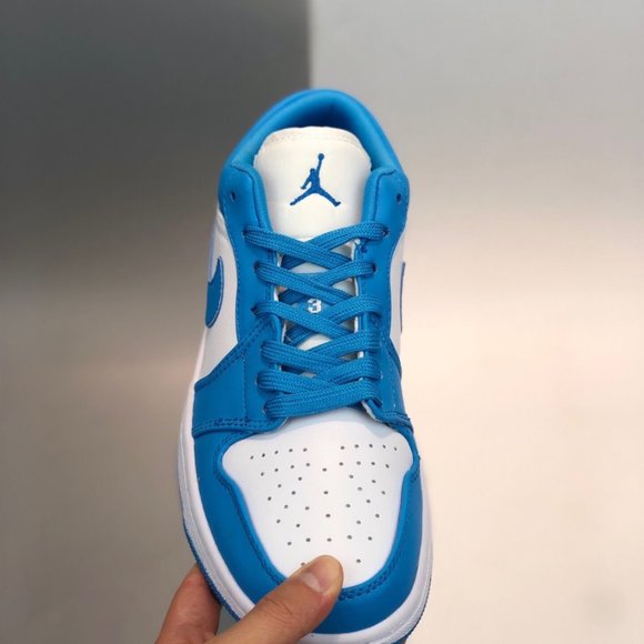 Athletic_Shoes